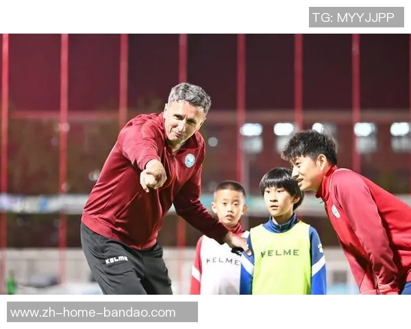 足球教练帽子背后的故事与象征意义探讨